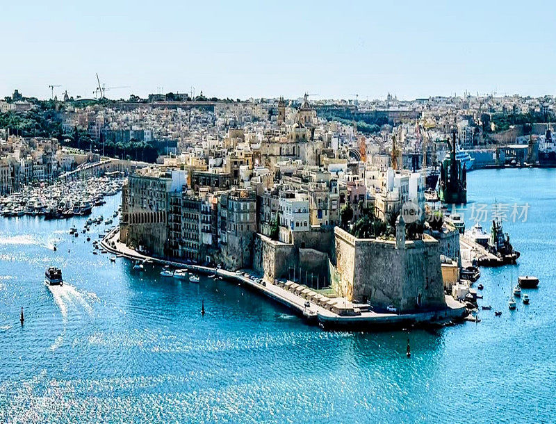 圣格利亚防御工事(马耳他语:Is-Swar tal-Isla)是围绕着马耳他圣格利亚城的一系列防御墙和其他防御工事。